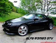 Black Alfa Romeo GTV